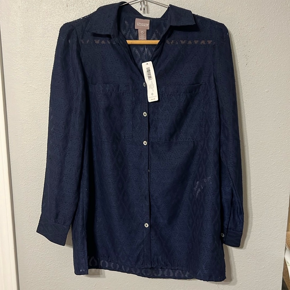 Chico's size 0 (size 4) navy sheer button up blouse. NWT